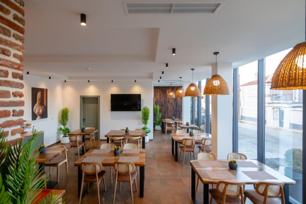 Elegance Boutique Hotel Korce Bagian luar foto