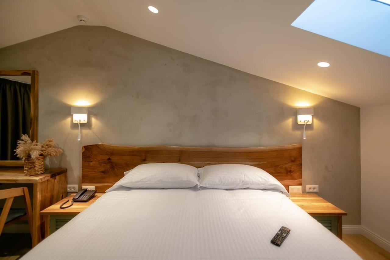 Elegance Boutique Hotel Korce Bagian luar foto