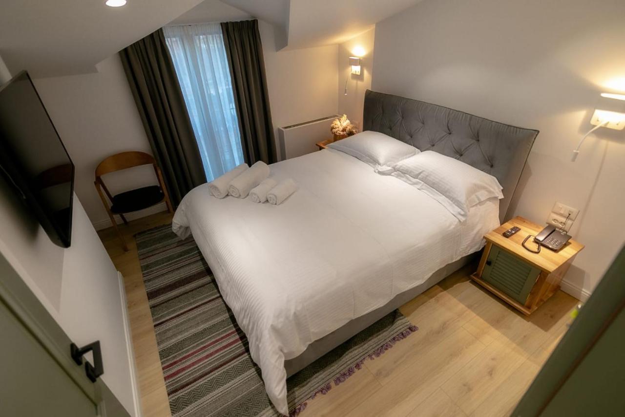 Elegance Boutique Hotel Korce Bagian luar foto
