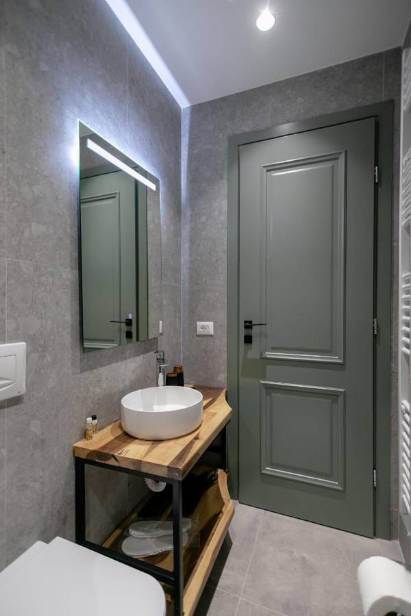 Elegance Boutique Hotel Korce Bagian luar foto
