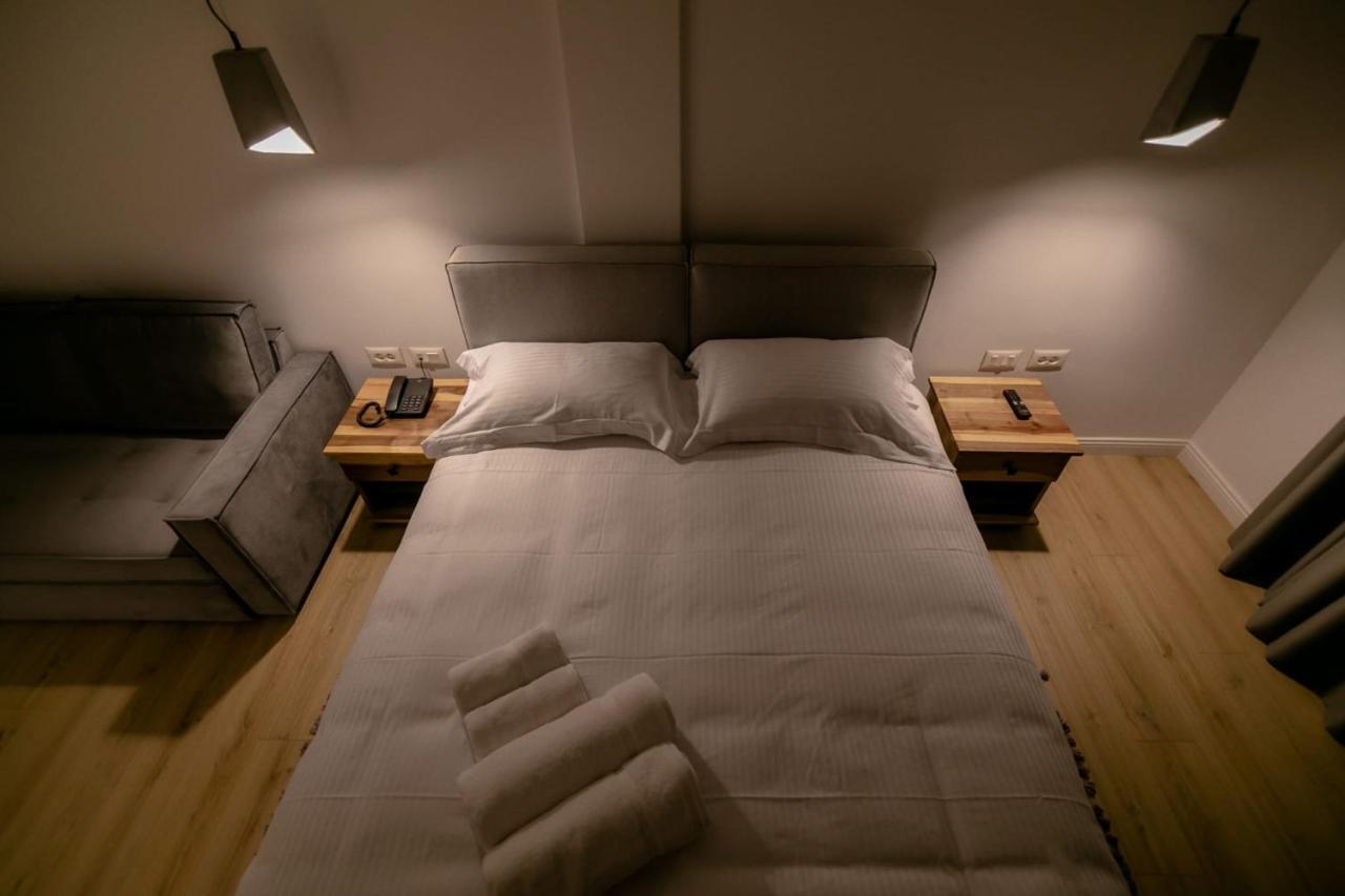 Elegance Boutique Hotel Korce Bagian luar foto